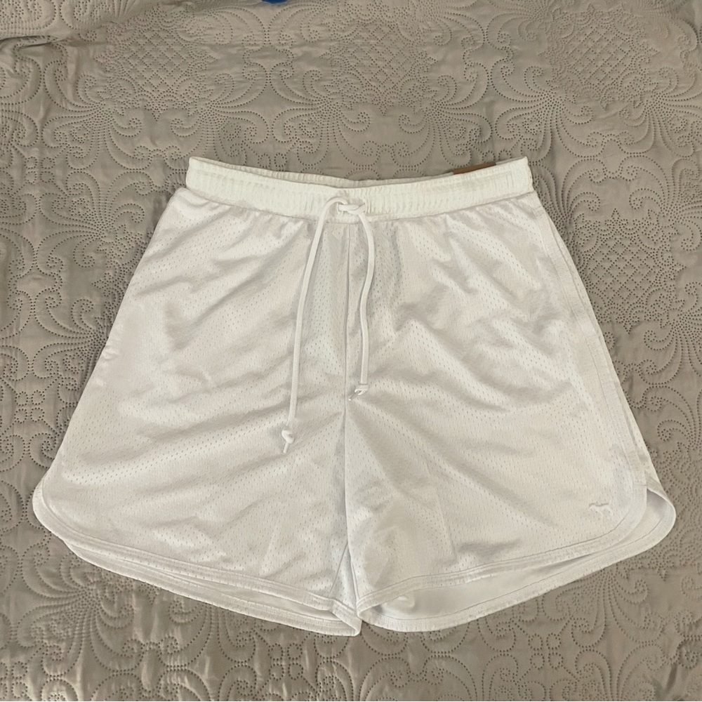 3/$45 ✨ NWT! VS PINK White athletic shorts